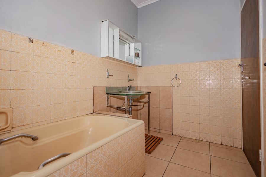 4 Bedroom Property for Sale in Avondale Western Cape